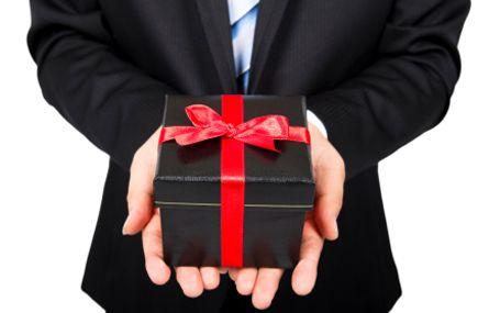 Tips for Giving Holiday Gifts to Clients